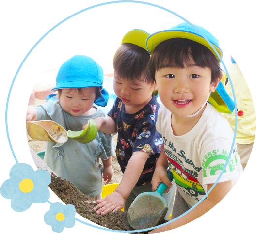 友だちと仲良く遊ぶ子ども